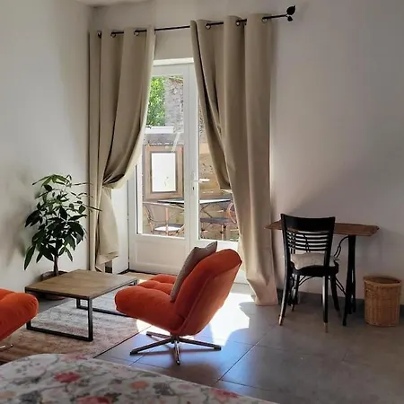 Douillet En Centre Bourg